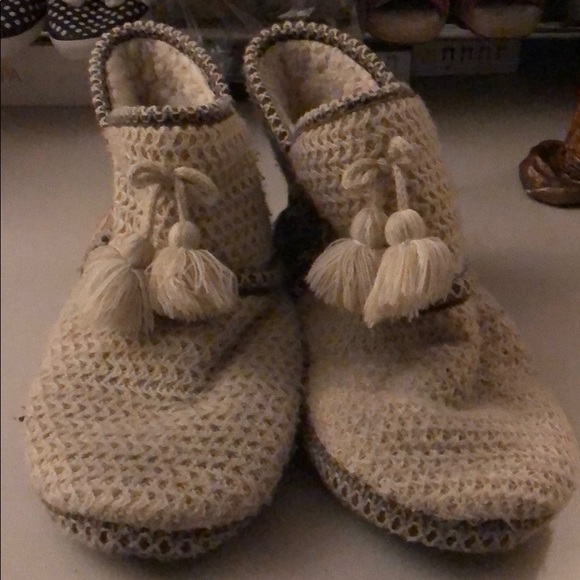 Cute Pair Of Muk Luks A La’Mode Sz 9 - Picture 2 of 4